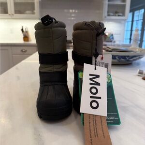 NWT Kids Snow Boots in Black and Dusty Green